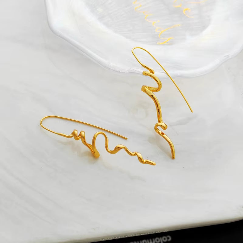 Abstract Three-Dimensional Design Earrings Cool and Handsome Temperament Fashion Women Exquisite Retro Ear Hanging Jewelry Acces