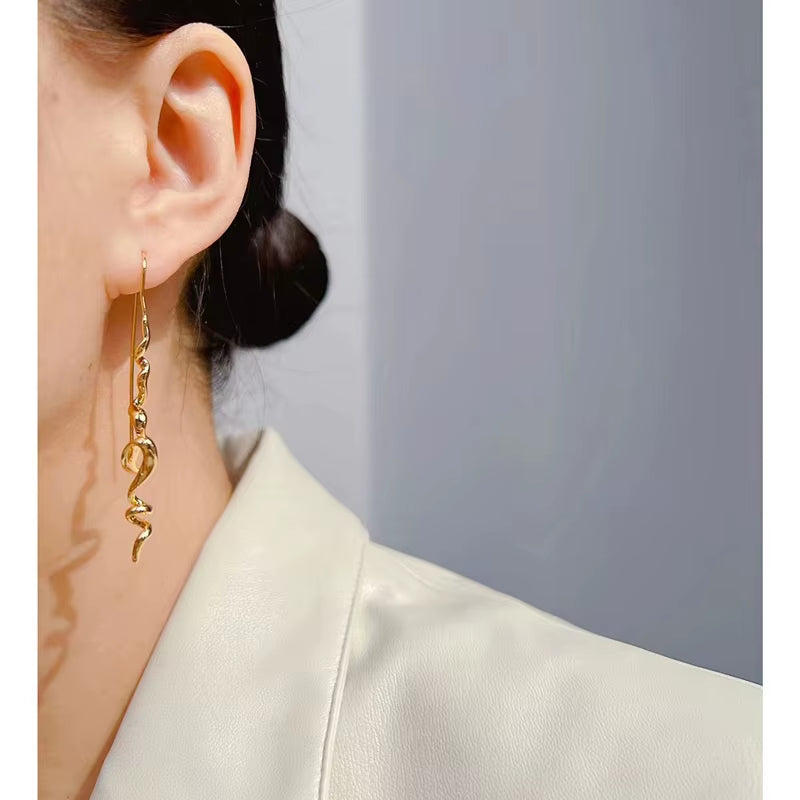 Abstract Three-Dimensional Design Earrings Cool and Handsome Temperament Fashion Women Exquisite Retro Ear Hanging Jewelry Acces