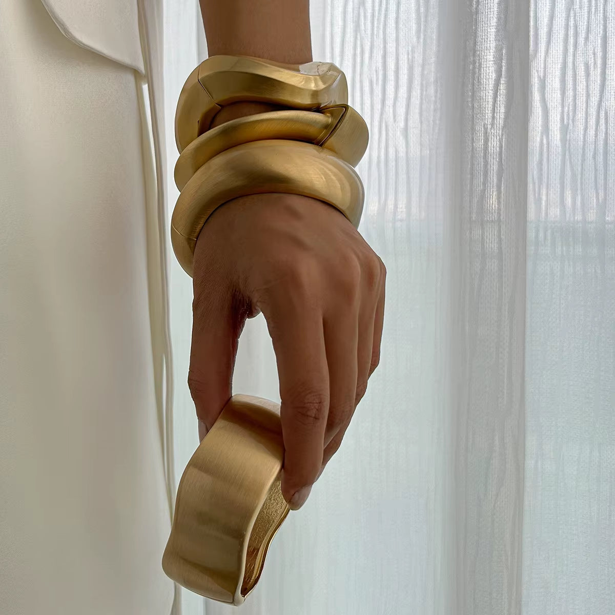 Chunky Heavy Wide Metal Water Drop Bangles for Women Gold Color Open Cuff Thick Irregular Wave Bangle Bracelet Jewelry