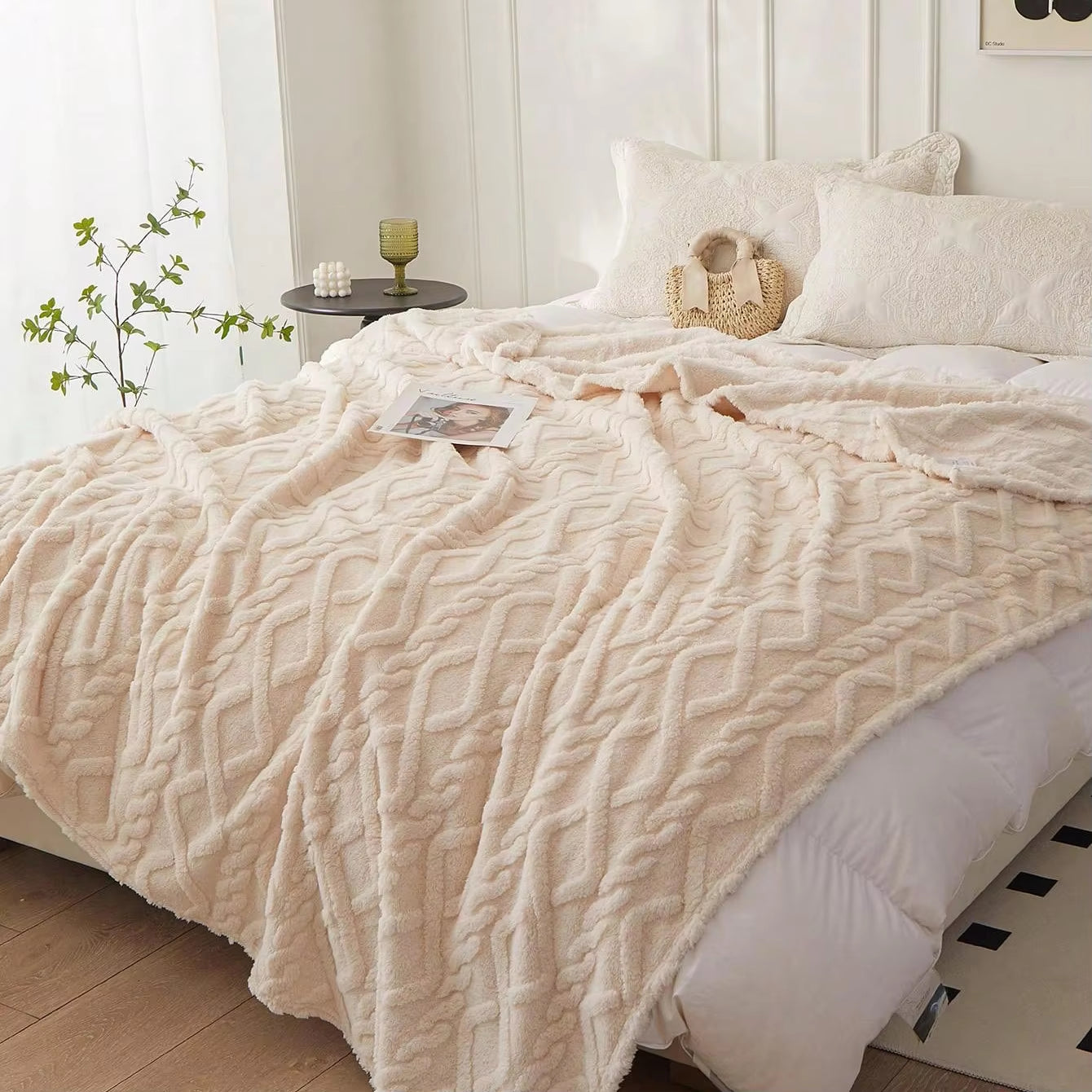 1Pc Single-Layer Coral Fleece Blanket, Lightweight & Multi-Purpose Blanket Bed Cover,For Living Room Sofa Cover, Nap Blanket